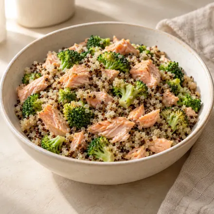 Salmón con quinoa y brócoli Salmón con quinoa y brócoli